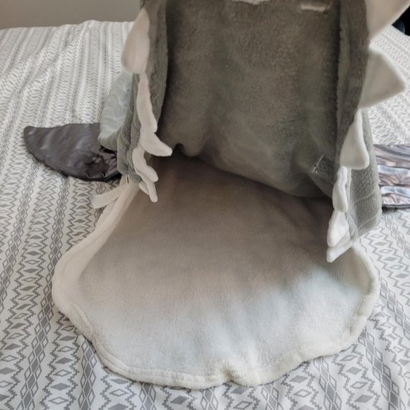 Shark cozy / costume. - Picture 3 of 7